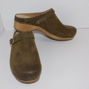 Dansko Leather Clogs Mules Wood Grain Look Size 40 US 9.5-10 Comfort Shoes
